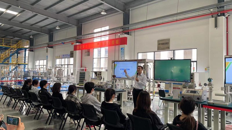 工业级有机化工原料：最新报价背后的考量因素**